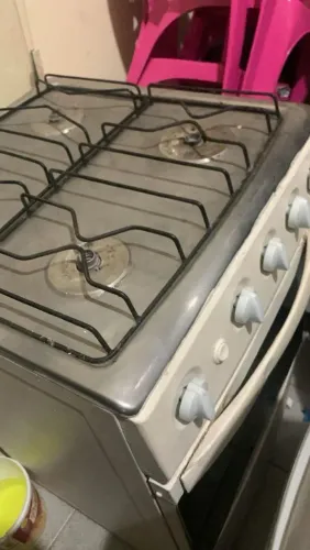 Estou vendo folgao de 04 bocas pq estou indo embora precisa compra 04 bocas do fogão 