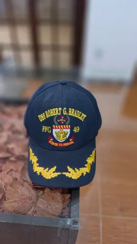 Boné Oficial USS Robert G. Bradley (FFG-49) - United States Navy