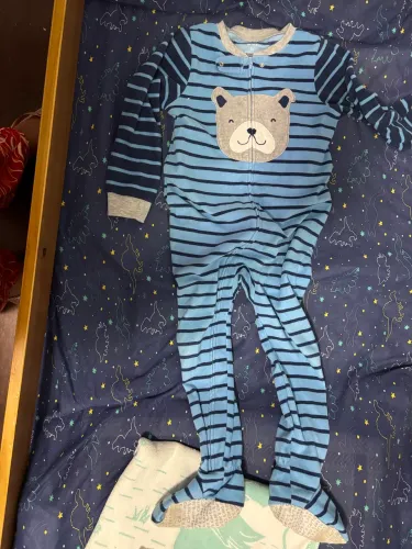 Pijama Carter?s semi nova  em ótimo estado de conservação quentinha 