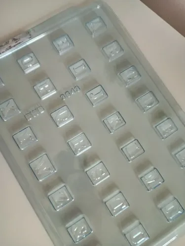 Forma de acetato para chocolate (letras)