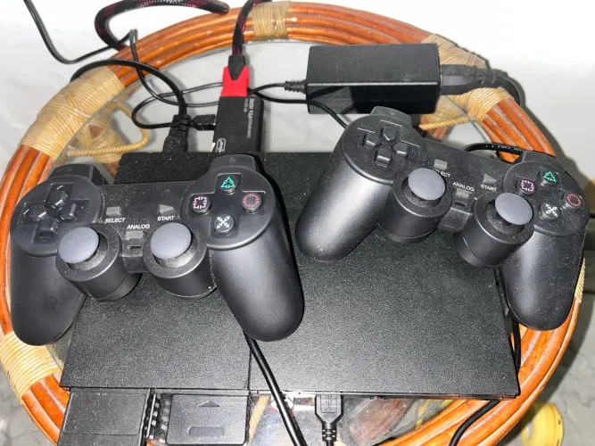 Vendo ps2 com mas de 3000 jogos