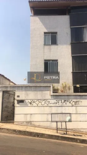 APARTAMENTO COM ÁREA PRIVATIVA