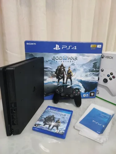 PS4 slim 1TB Semi-novo completo na caixa 