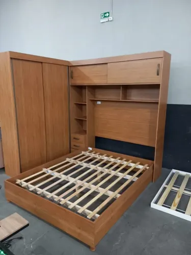 JOGO GUARDA-ROUPA CASAL + CAMA QUEEN SIZE
