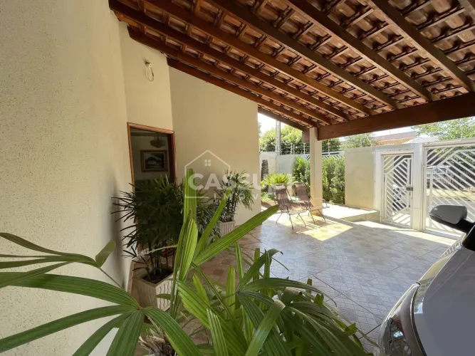 Casa 3 dormitórios sendo 1 suíte com churrasqueira na varanda e Piscina no bairro Renascen