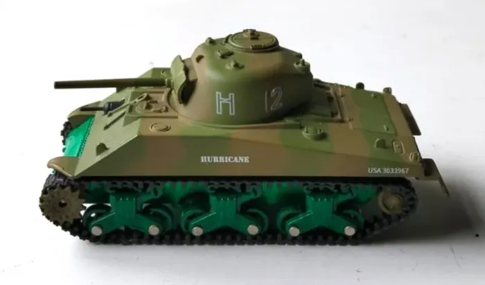 Miniatura Tanque de Guerra M4 Sherman - Greenlight (Versão Chase Green Machine) - 1:64