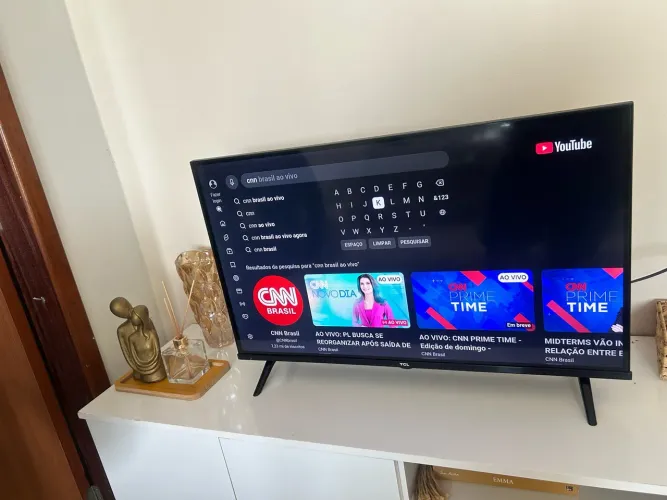 Smartv 32 polegadas TCL, funcionando perfeitamente.
