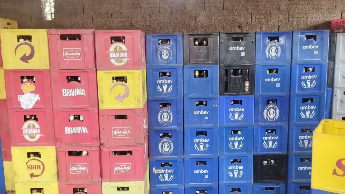 vendo caixas de cerveja de 600 ml 25.00 a caixa completa 