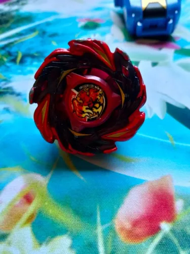 Beyblade PHoenix Flare, lançador da Glory Valkyrie LF e 5 blades diversas