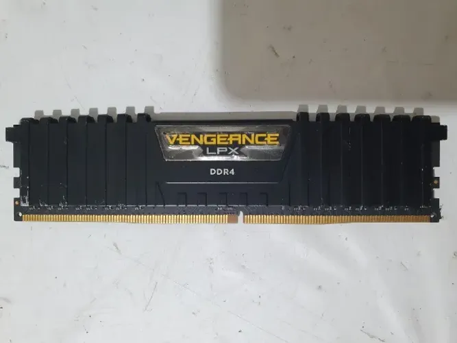 Memoria 8GB DDR4 Corsair Vengeance 2400MHZ R$ - 290,00