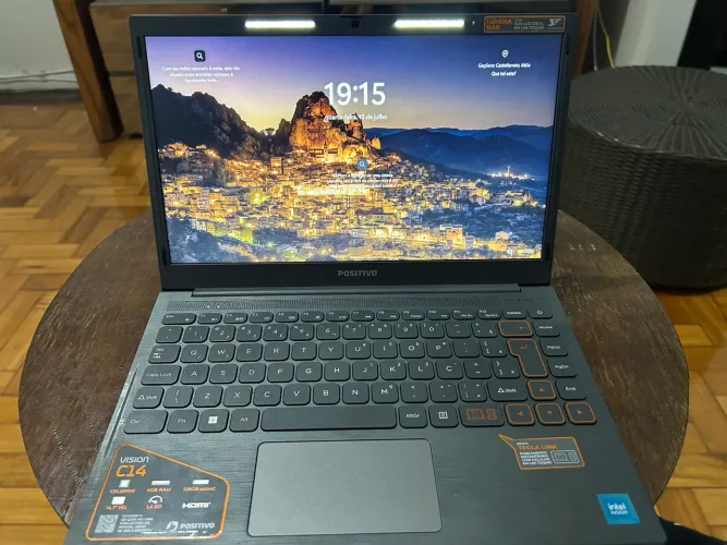 Notebook positivo vision C14 Celerion 4GB 128 gb tela 14.1