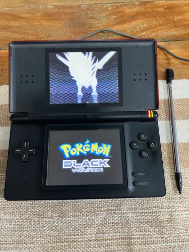 Nintendo DS Lite Vinho com jogos R4 + caneta + carregador original. Envio OLX PAY