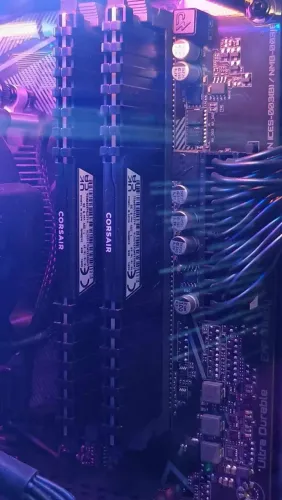 Memória ram 2 de 8gb Corsair vengeance ddr4 lpx 2400