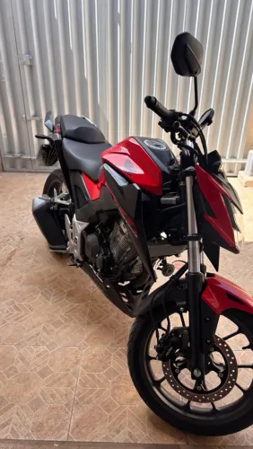 Twister 300 com apenas 400 km rodados