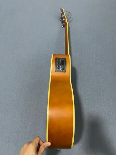 Vende-se violão dallas