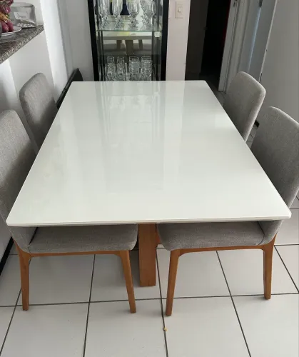 Mesa com 4 cadeiras