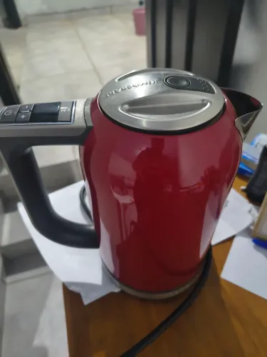 Chaleira Elétrica 1,7L KitchenAid -127 v(ORIGINNAL E SEMINOVO) com sinais de uso interno