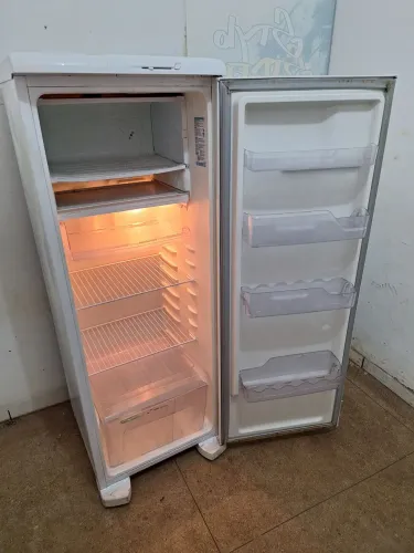 Geladeira Electrolux Modelo Novo faço entrega