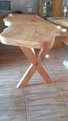 Mesa rústica de jaqueira