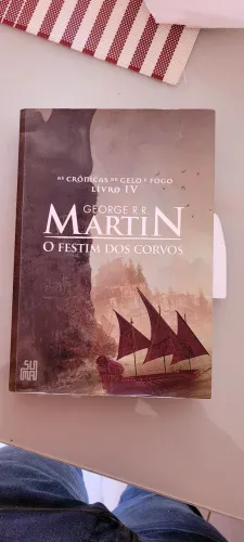 VENDE-SE O LIVRO "O FESTIM DOS CORVOS" EM PERFEITO ESTADO