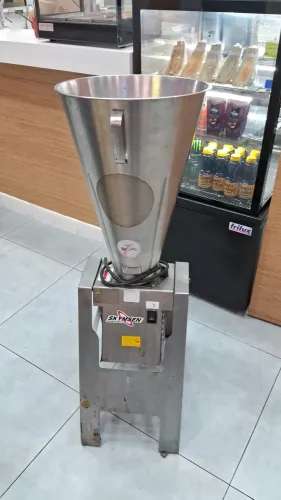 Liquidificador 25 litros Skymsen "pouco uso"