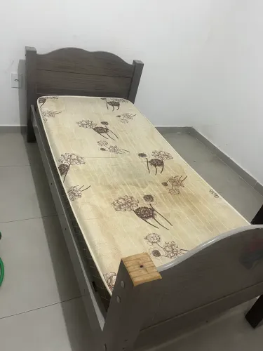 Cama e colchão 