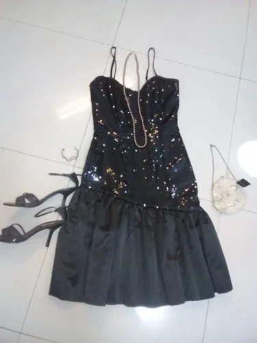 Vestido de festa com paetês comprado na Inglaterra