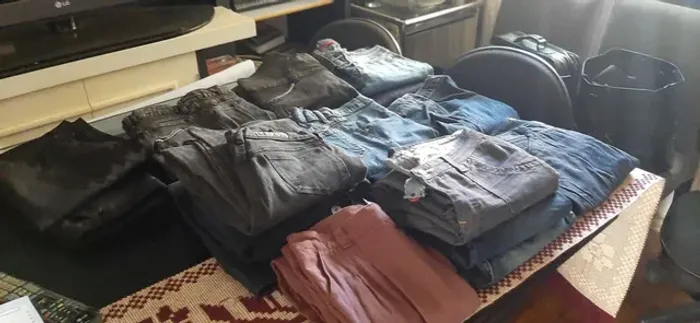 190 peças de roupas feminina