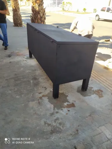 Lixeira grande industrial 2 MT por 0,70 por 0,80