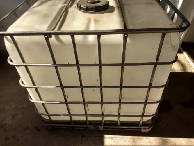 Container reservatório IBC 1000 LITROS  com armação metálica 