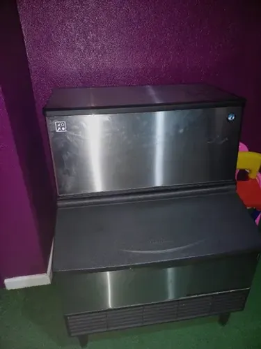 Maquina de Gelo Macom KM-140B