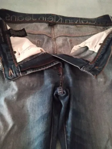 Calça jeans importada Calvin klein. 