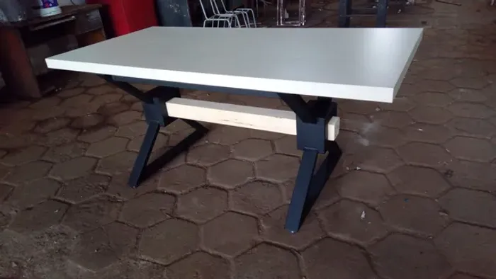 Promoção Mesa est. Ind. Nova, 1.85 m X 90 cm L X 75 cm A. Tampo 5cm espessura