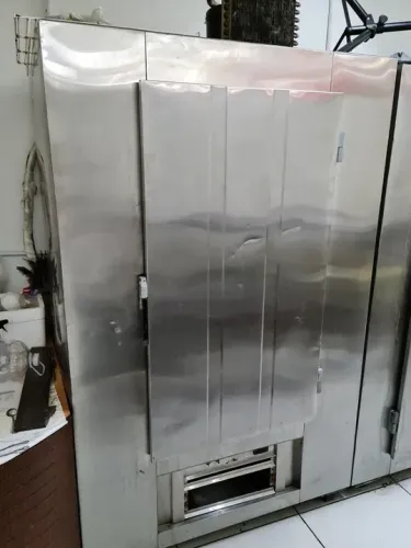 Câmara Fria 1,20m x 0,90m x 2,23m Inox, funcionando perfeitamente.