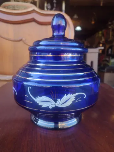 Bomboniere em azul cobalto antigo. 