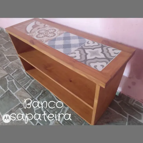Banco sapateira em madeira de pinus 