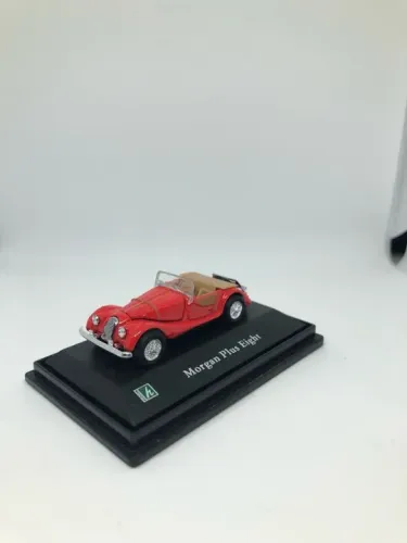 Carrinho miniatura Morgan Plus Eight vermelho