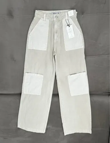 Calça Jeans Cargo Bege e Branca