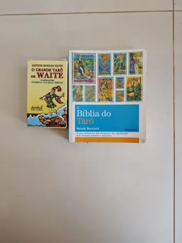 Tarô e Bíblia do tarô.