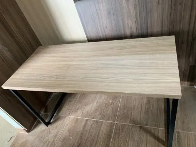 MESA RETA 120x60 PÉS QUADRADOS sem gaveta 