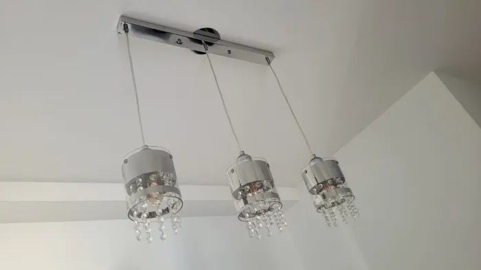  Lustre Pendente Âmbar Triplo de Vidro e Cristal com dimensões de 118x60x12.