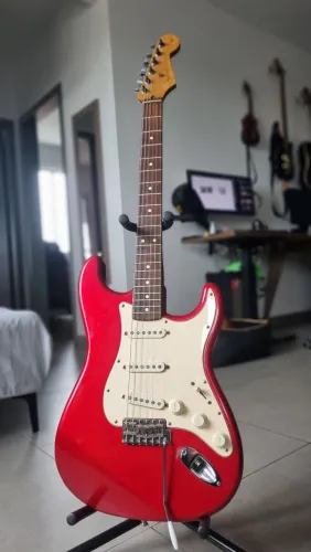 Guitarra Fender Stratocaster Deluxe Powerhouse MiM
