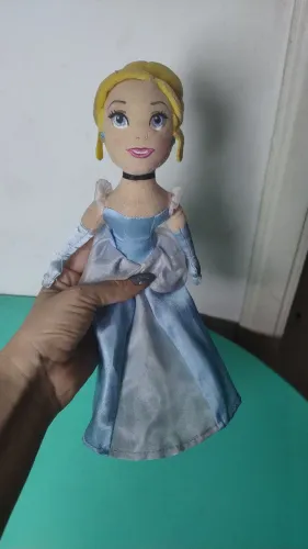 Boneca cinderela de pelúcia 
