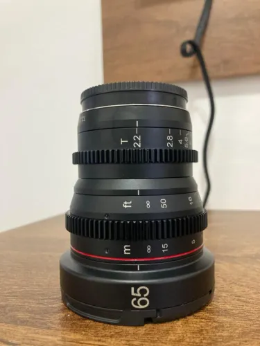 Lente Meike 65mm Cinema para Blackmagic 4k