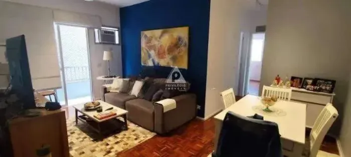 Botafogo!! 2 quartos, 3 banheiros e 1 vaga na escritura!! 77m²