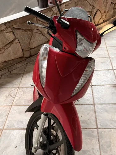 Honda Biz Vermelha