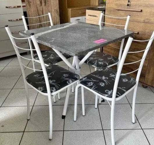 Mesa 4 cadeiras