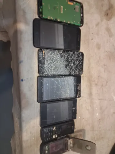 Celular lote para consertar ou retirada de peças. 7 unidades