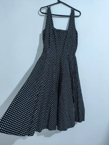 Vestido de bolinha preto | Bonprix | Estilo retro, anos 60 | Vestido rodado