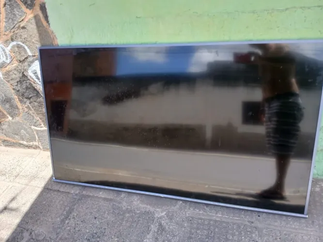 Tv smart 4k TCL 2024  tela com defeito 